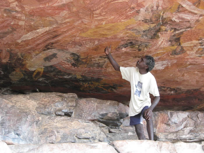 Injaluk Hill rock art tour
