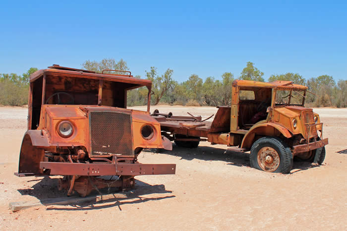 Tom Kruse trucks at Mungerannie Hotel